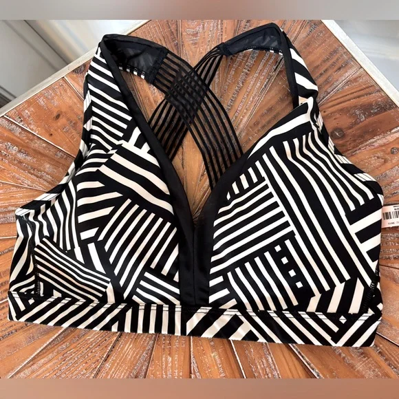 NWT Victoria’s Secret Mesh Detail Sports Bra Sz M - Picture 8 of 10